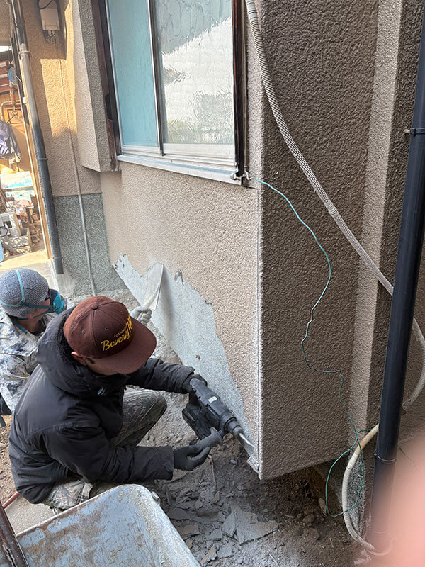 外壁の浮き割れ、捲れ